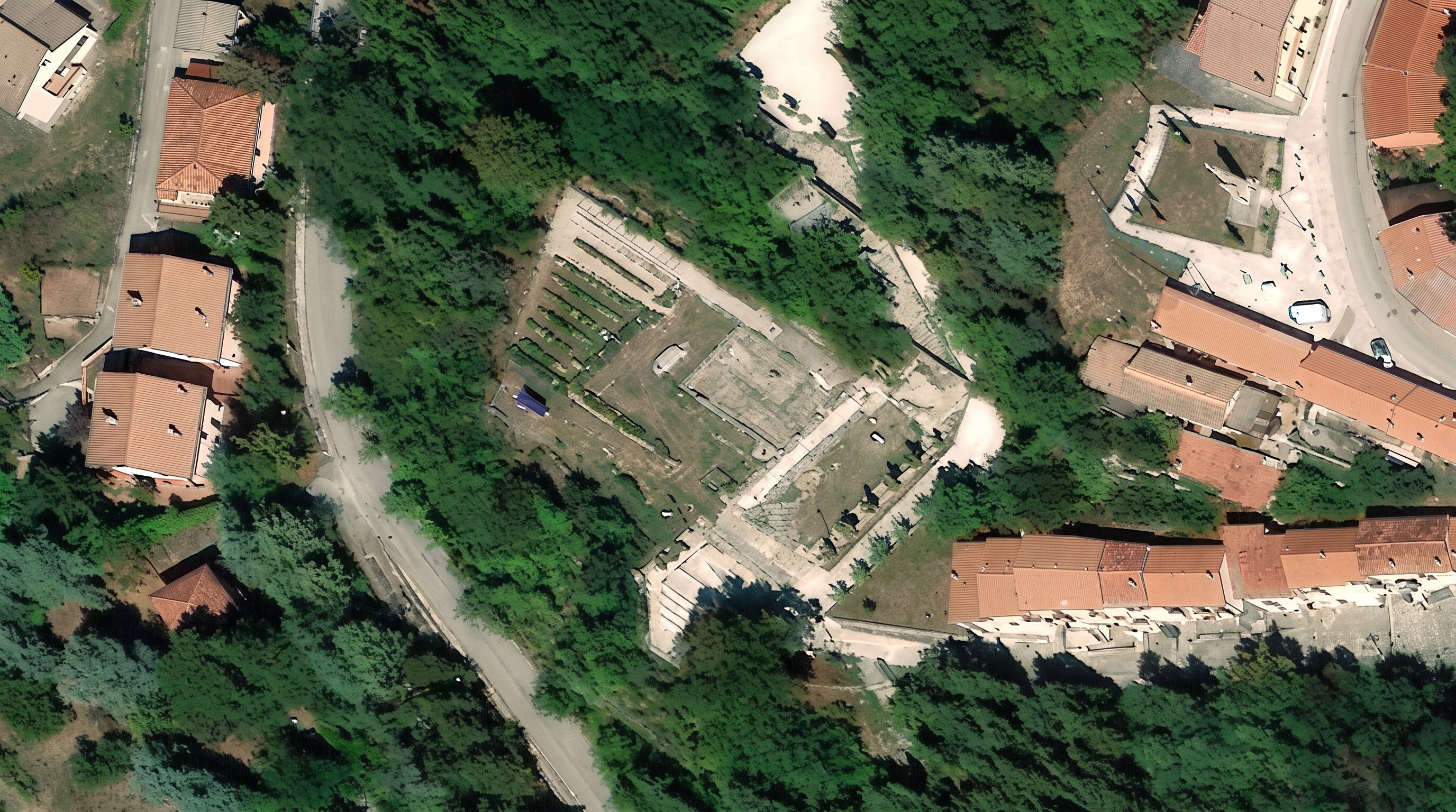 Vista dall'alto del Parco della Memoria con le aree del progetto
